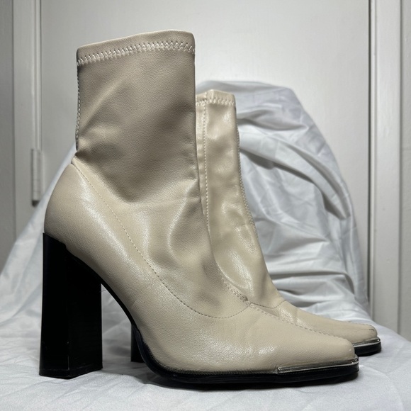 Public Desire Liberty Square Toe Heeled Bootie in Off White Size 9 - Picture 6 of 16